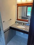 All Star Inn & Suites