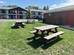 All Star Inn & Suites