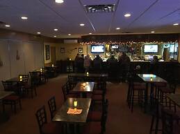 Shallow Bay Motel & Cabins