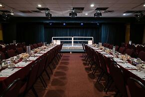 Shallow Bay Motel & Cabins