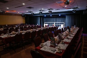 Shallow Bay Motel & Cabins