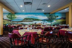 Shallow Bay Motel & Cabins