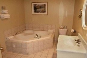 Shallow Bay Motel & Cabins