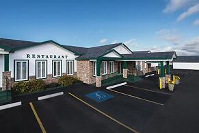 Shallow Bay Motel & Cabins