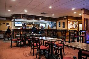 Shallow Bay Motel & Cabins