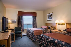 Shallow Bay Motel & Cabins