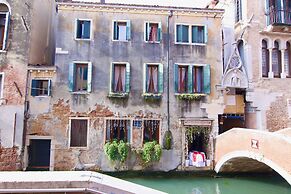 Charming Venice Apartments