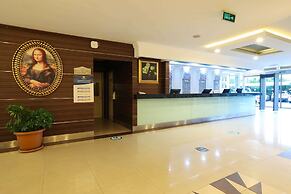 Crystal Aura Beach Resort & Spa – All Inclusive