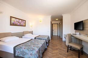 Crystal Aura Beach Resort & Spa – All Inclusive