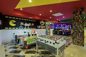 Crystal Aura Beach Resort & Spa – All Inclusive