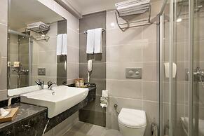 Crystal Aura Beach Resort & Spa – All Inclusive