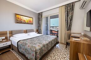 Crystal Aura Beach Resort & Spa – All Inclusive