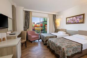 Crystal Aura Beach Resort & Spa – All Inclusive