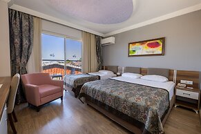 Crystal Aura Beach Resort & Spa – All Inclusive