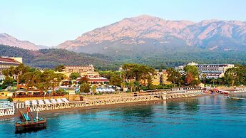 Crystal Aura Beach Resort & Spa – All Inclusive