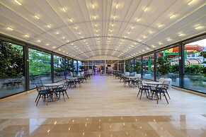 Crystal Aura Beach Resort & Spa – All Inclusive