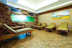 Crystal Aura Beach Resort & Spa – All Inclusive