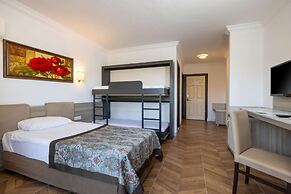 Crystal Aura Beach Resort & Spa – All Inclusive