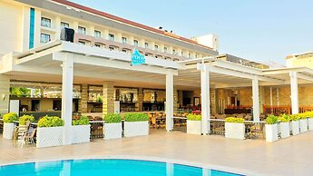 Crystal Aura Beach Resort & Spa – All Inclusive