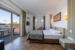 Crystal Aura Beach Resort & Spa – All Inclusive