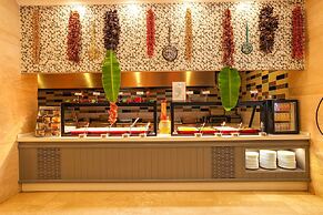 Crystal Aura Beach Resort & Spa – All Inclusive