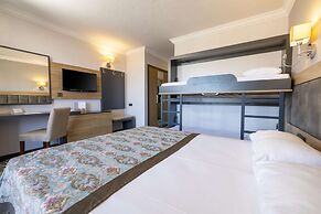 Crystal Aura Beach Resort & Spa – All Inclusive