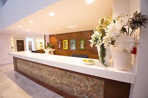 Nicholas Color Hotel