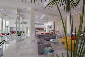 Nicholas Color Hotel