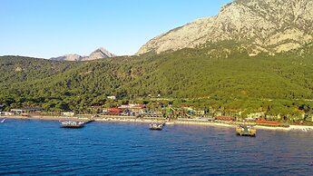 Crystal Flora Beach Resort – All Inclusive