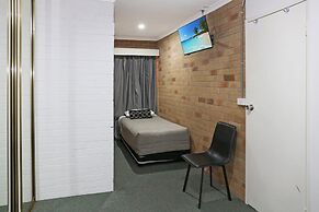 Cousins Motor Inn