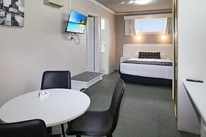 Cousins Motor Inn