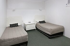 Cousins Motor Inn