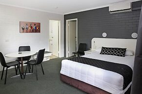 Cousins Motor Inn