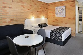Cousins Motor Inn