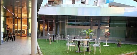Blue Shades Aparthotel