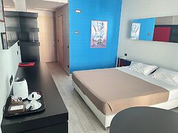 Blue Shades Aparthotel