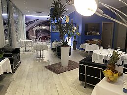 Blue Shades Aparthotel