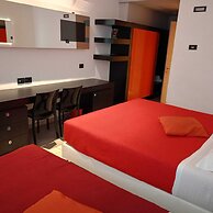 Blue Shades Aparthotel