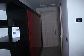 Blue Shades Aparthotel