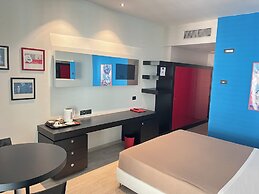 Blue Shades Aparthotel