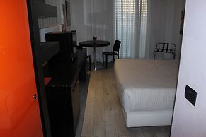 Blue Shades Aparthotel