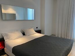 Blue Shades Aparthotel