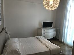 Blue Shades Aparthotel