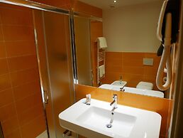 Blue Shades Aparthotel