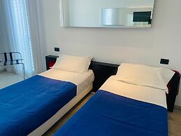 Blue Shades Aparthotel