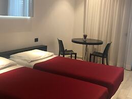 Blue Shades Aparthotel