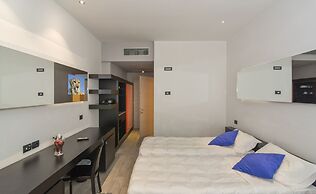 Blue Shades Aparthotel