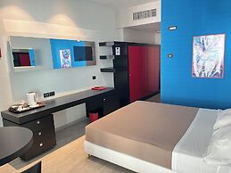 Blue Shades Aparthotel