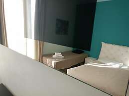 Blue Shades Aparthotel