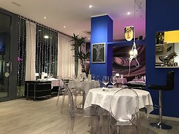 Blue Shades Aparthotel